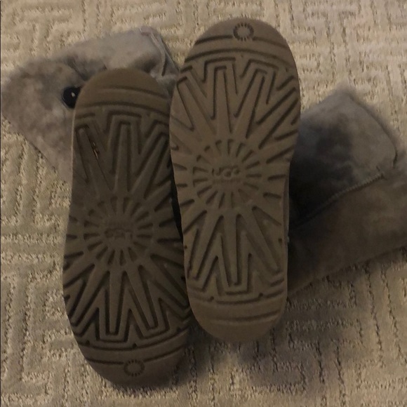 UGG size 6 Gray suede three button boot shearling - Picture 4 of 6